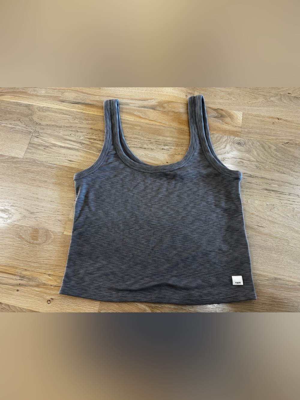 Vuori Sunrise Crop Tank smoke size large